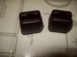 Lager in schwarz fr Scheinwerferschutzgitterbefestigung